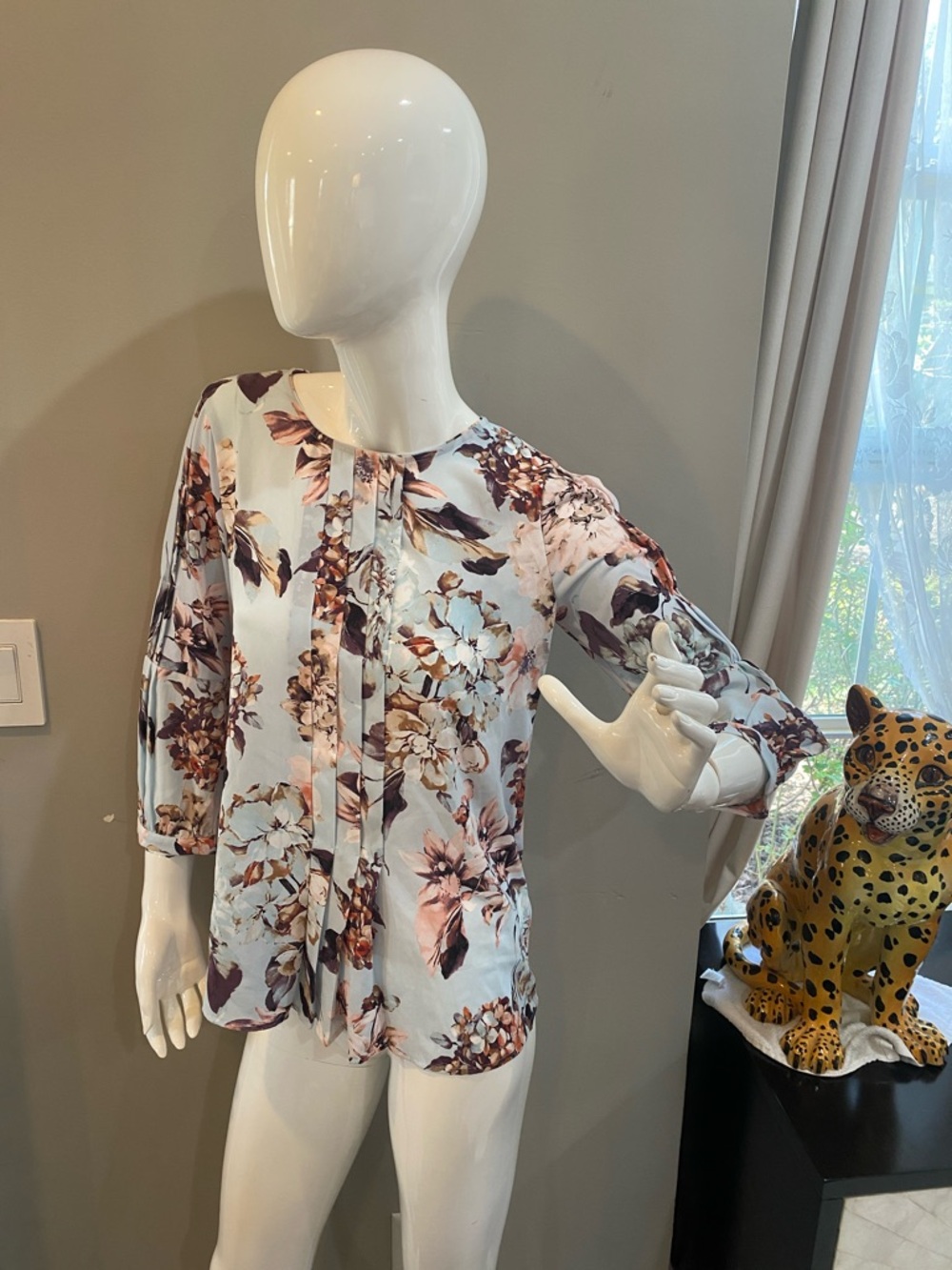 Karl Lagerfeld Floral round-Neck Blouse floral: Light Blue, Blush, Brown EUC XS